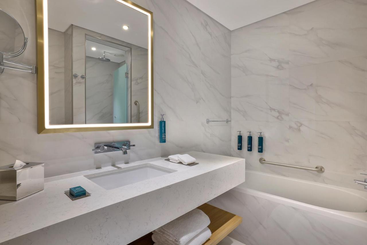 Hilton Garden Inn Dubai Business Bay Ngoại thất bức ảnh