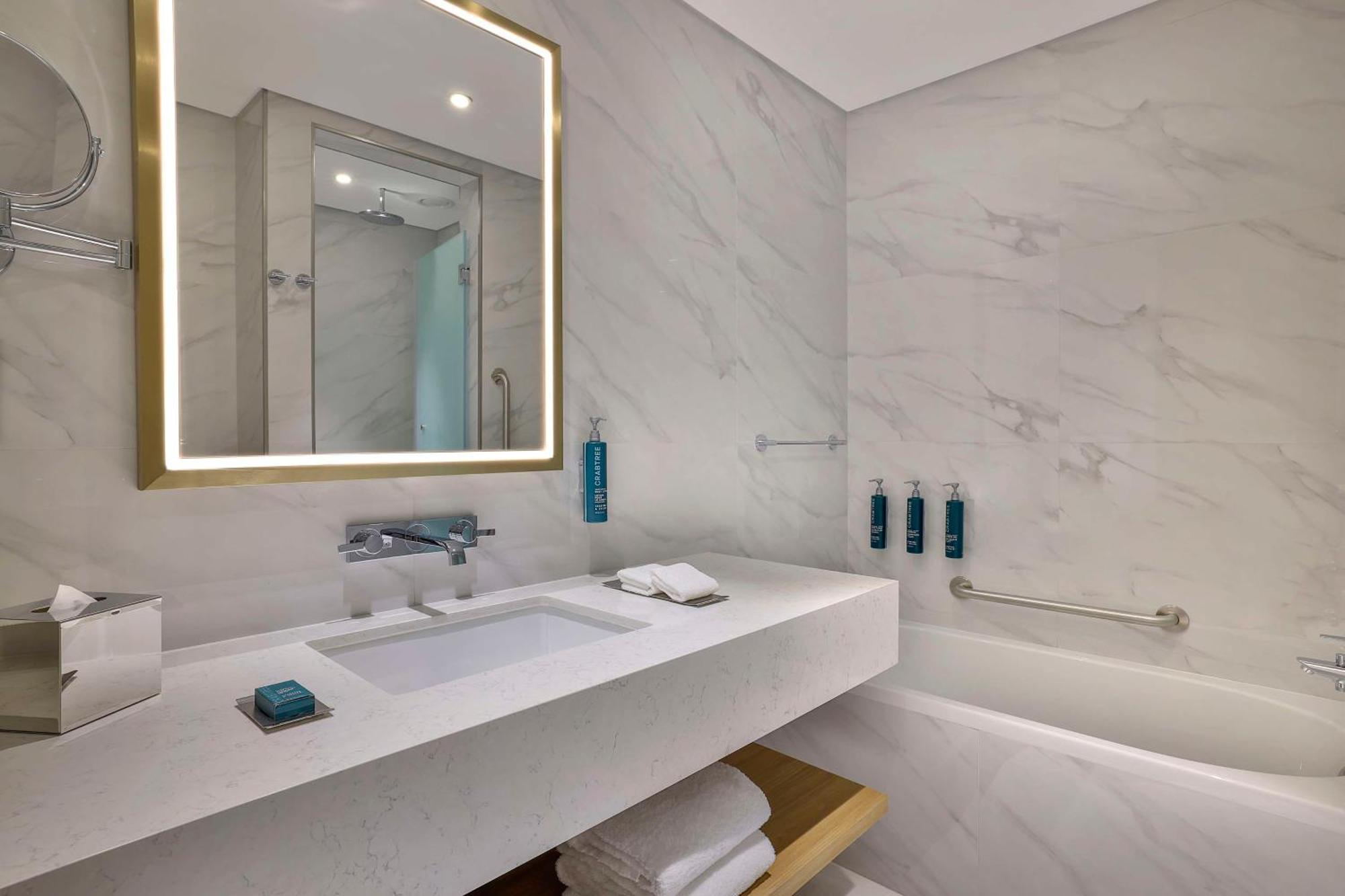 Hilton Garden Inn Dubai Business Bay Ngoại thất bức ảnh
